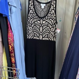 Carmen Marc Valvo Black and Cream Patterned Dress